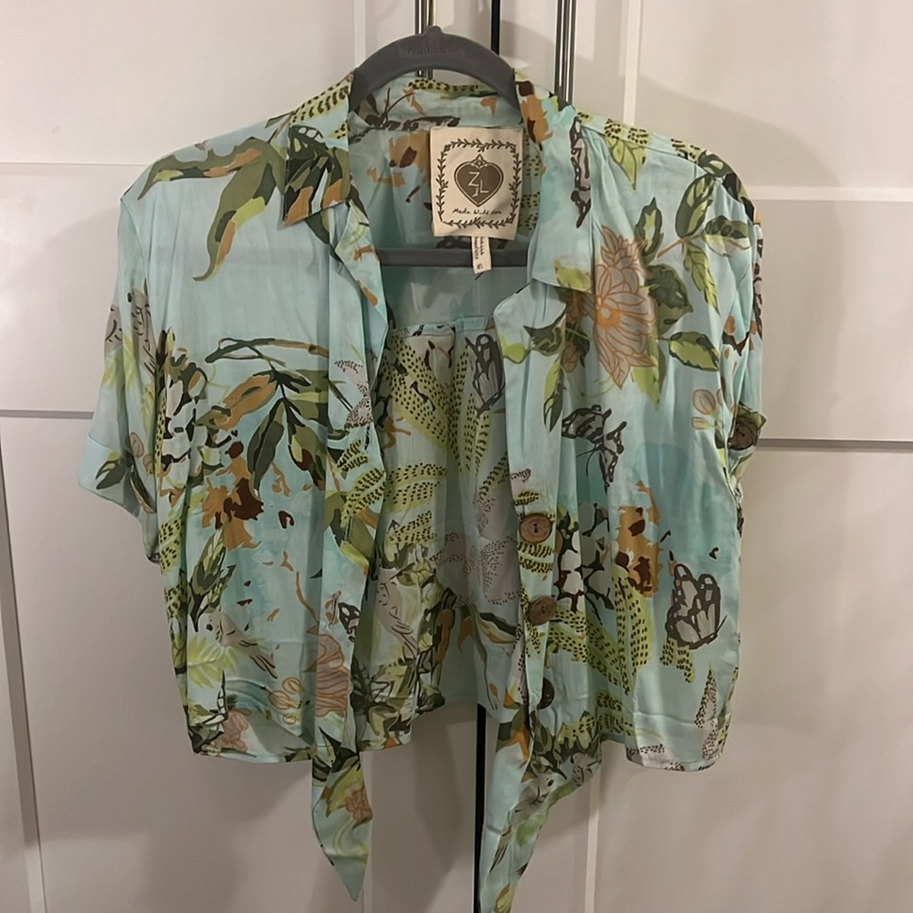 Super cute Z&L shirt. Worn once. Size medium.